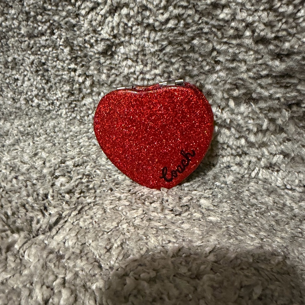 Coach Glitter Heart
Compact